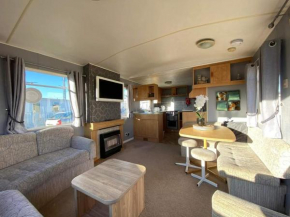 Seaview 203 - Ingoldmells, pet friendly, WiFi, bed linen and close Fantasy Island - Meadow Lakes Caravan & Lodge Hire